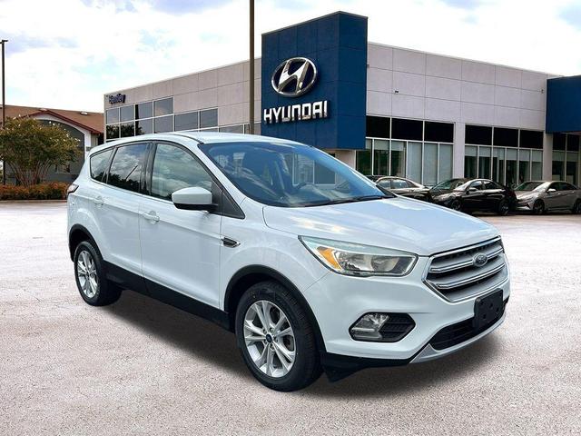 Photo of 2017 Oxford White Ford Escape