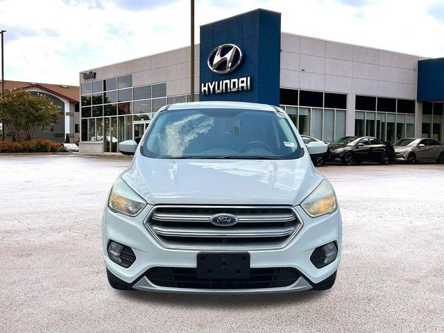 Photo of 2017 Oxford White Ford Escape