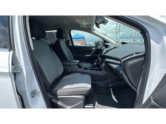 Photo of 2017 Oxford White Ford Escape