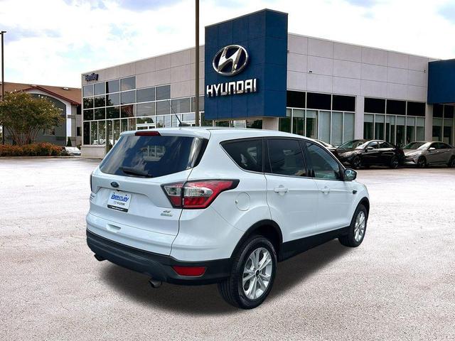 Photo of 2017 Oxford White Ford Escape