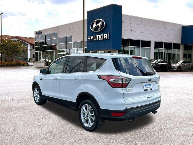 Photo of 2017 Oxford White Ford Escape