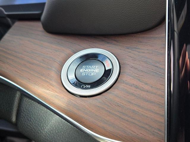 Photo of 2025 Diamond Black Crystal Pearlcoat Jeep Grand Cherokee
