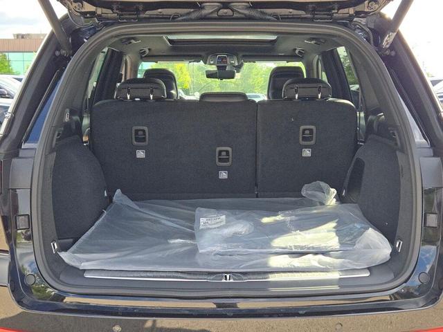 Photo of 2025 Diamond Black Crystal Pearlcoat Jeep Grand Cherokee