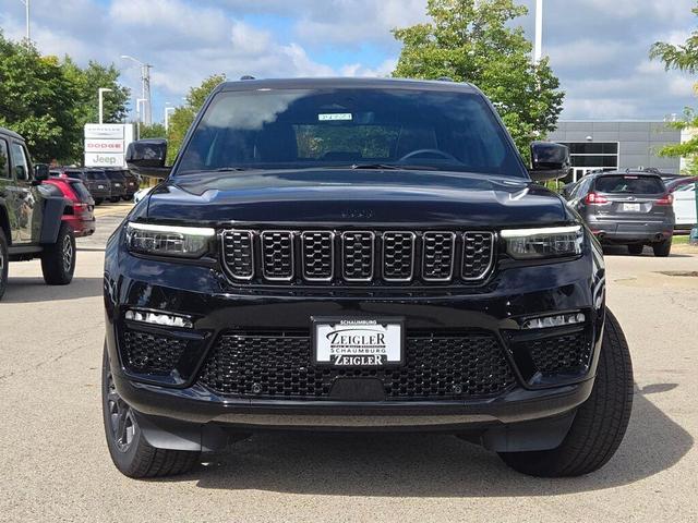 Photo of 2025 Diamond Black Crystal Pearlcoat Jeep Grand Cherokee