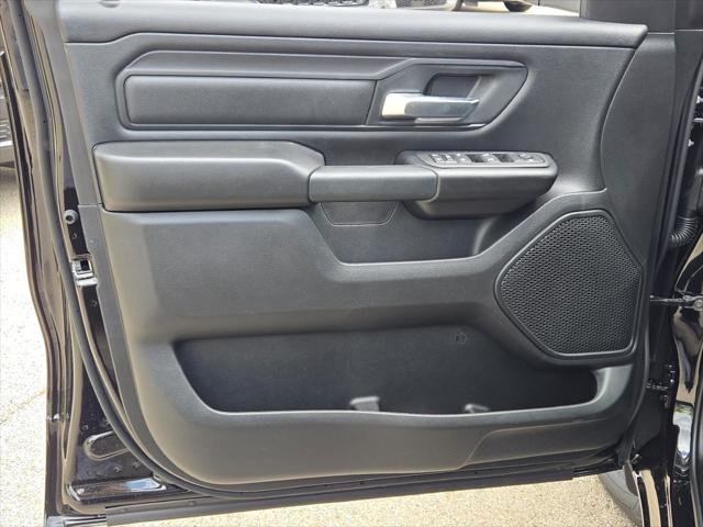 Photo of 2025 Diamond Black Crystal Pearlcoat RAM 1500
