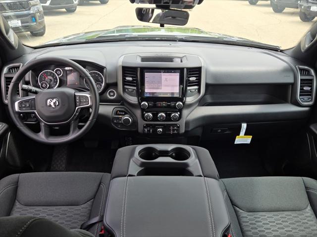 Photo of 2025 Diamond Black Crystal Pearlcoat RAM 1500