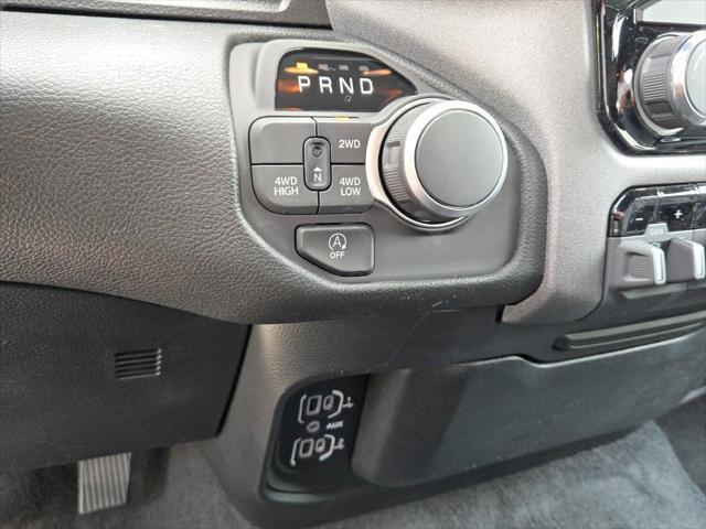 Photo of 2025 Diamond Black Crystal Pearlcoat RAM 1500