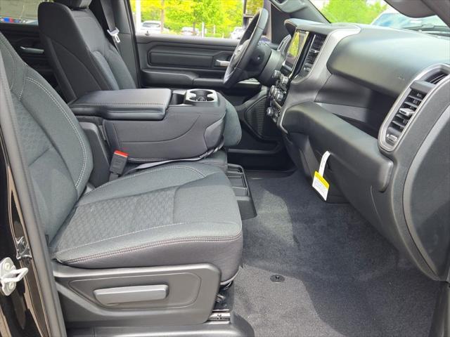 Photo of 2025 Diamond Black Crystal Pearlcoat RAM 1500