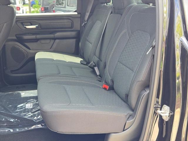 Photo of 2025 Diamond Black Crystal Pearlcoat RAM 1500