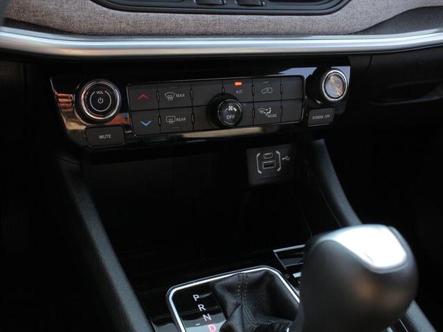 Photo of 2024 Bright White Clearcoat Jeep Compass