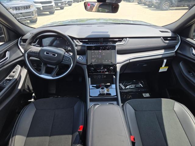 Photo of 2025 Baltic Gray Metallic Clearcoat Jeep Grand Cherokee L