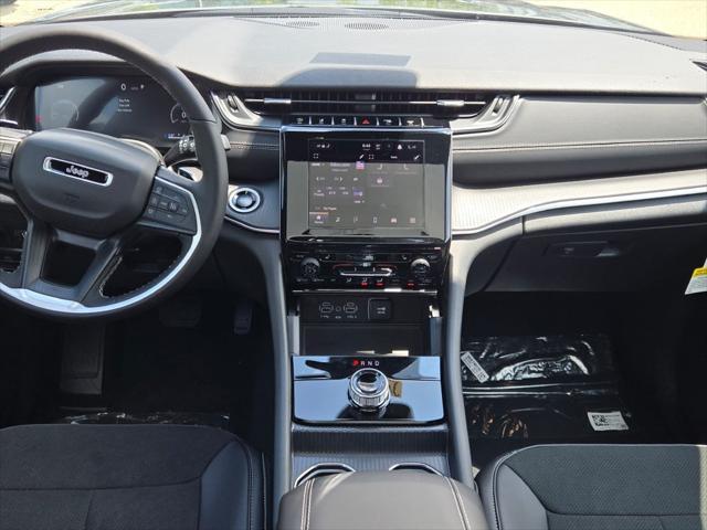 Photo of 2025 Baltic Gray Metallic Clearcoat Jeep Grand Cherokee L