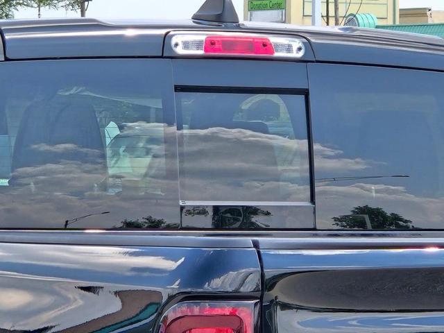 Photo of 2026 Diamond Black Crystal Pearlcoat RAM 1500