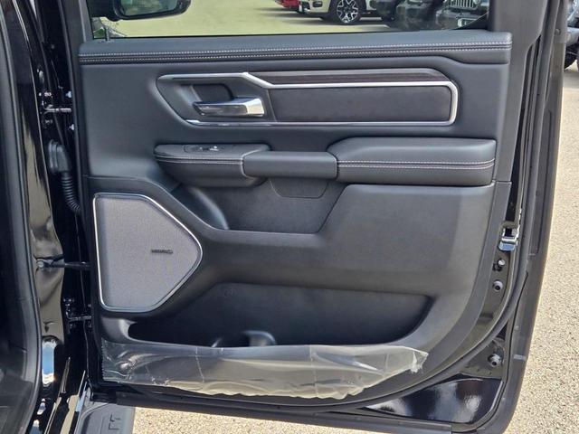 Photo of 2026 Diamond Black Crystal Pearlcoat RAM 1500