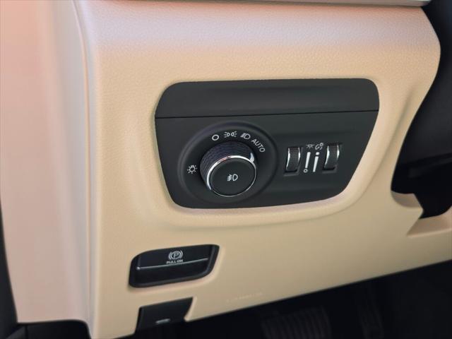 Photo of 2022 Bright White Clearcoat Jeep Grand Cherokee L