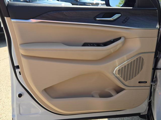 Photo of 2022 Bright White Clearcoat Jeep Grand Cherokee L