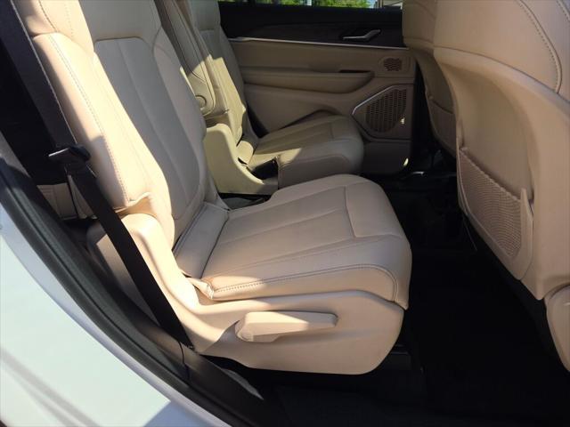 Photo of 2022 Bright White Clearcoat Jeep Grand Cherokee L