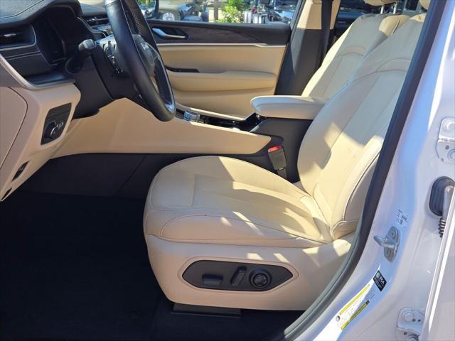 Photo of 2022 Bright White Clearcoat Jeep Grand Cherokee L