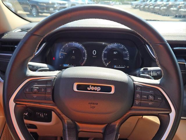 Photo of 2022 Bright White Clearcoat Jeep Grand Cherokee L
