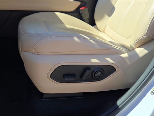 Photo of 2022 Bright White Clearcoat Jeep Grand Cherokee L