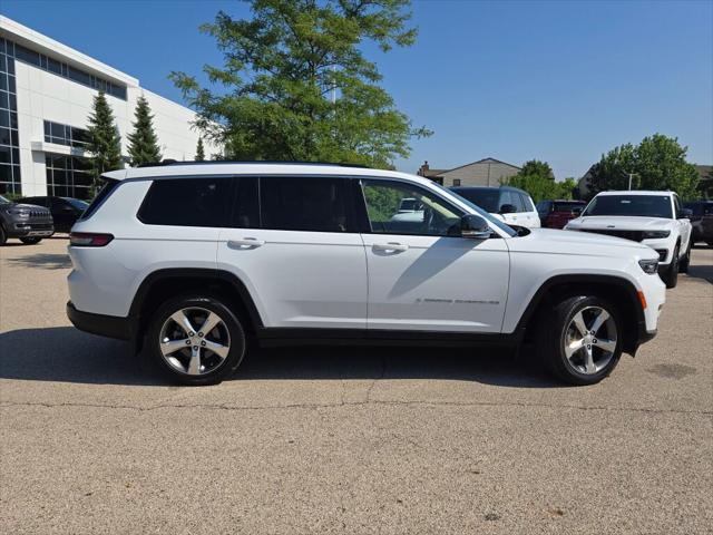 Photo of 2022 Bright White Clearcoat Jeep Grand Cherokee L