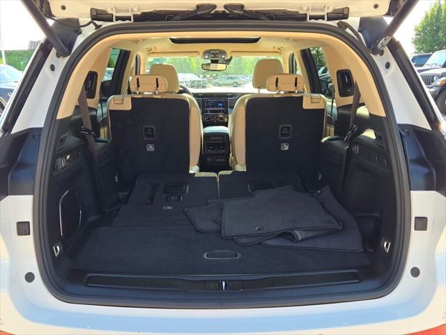Photo of 2022 Bright White Clearcoat Jeep Grand Cherokee L