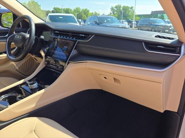 Photo of 2022 Bright White Clearcoat Jeep Grand Cherokee L