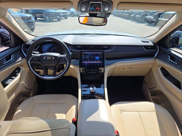Photo of 2022 Bright White Clearcoat Jeep Grand Cherokee L