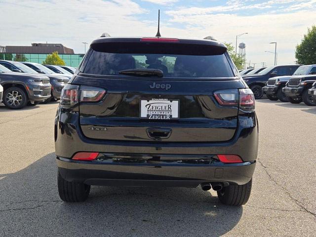 Photo of 2022 Diamond Black Crystal Pearlcoat Jeep Compass