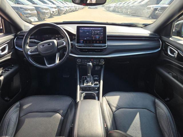 Photo of 2022 Diamond Black Crystal Pearlcoat Jeep Compass
