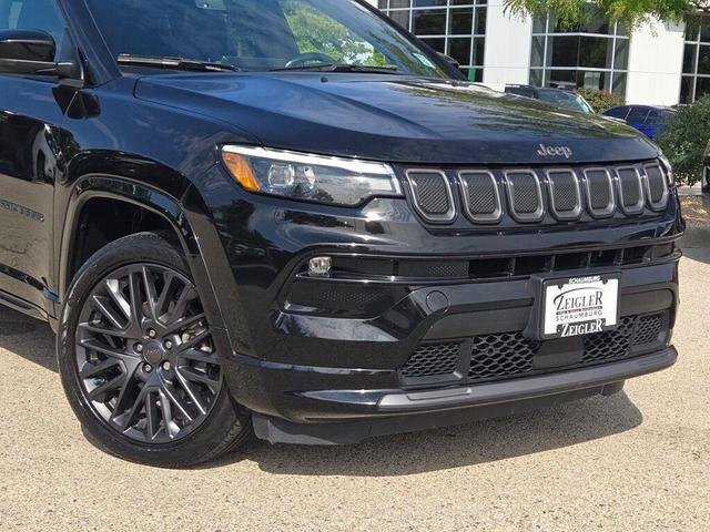 Photo of 2022 Diamond Black Crystal Pearlcoat Jeep Compass