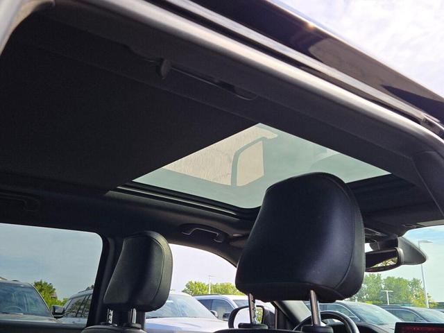 Photo of 2022 Diamond Black Crystal Pearlcoat Jeep Compass