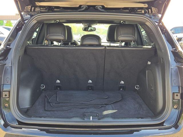 Photo of 2022 Diamond Black Crystal Pearlcoat Jeep Compass