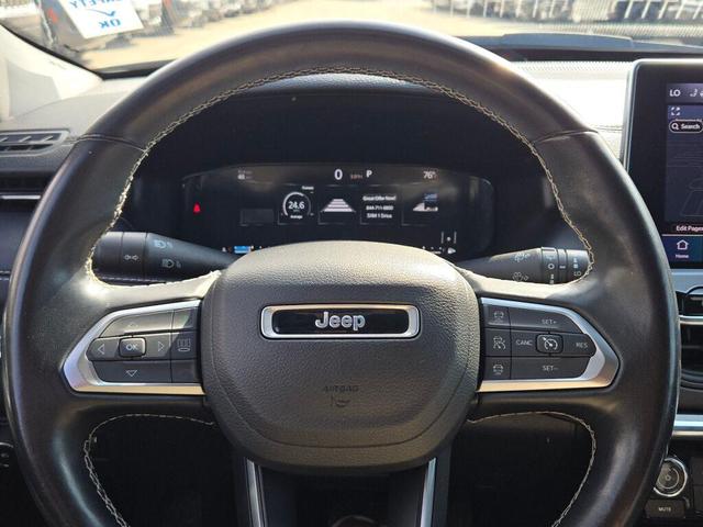 Photo of 2022 Diamond Black Crystal Pearlcoat Jeep Compass