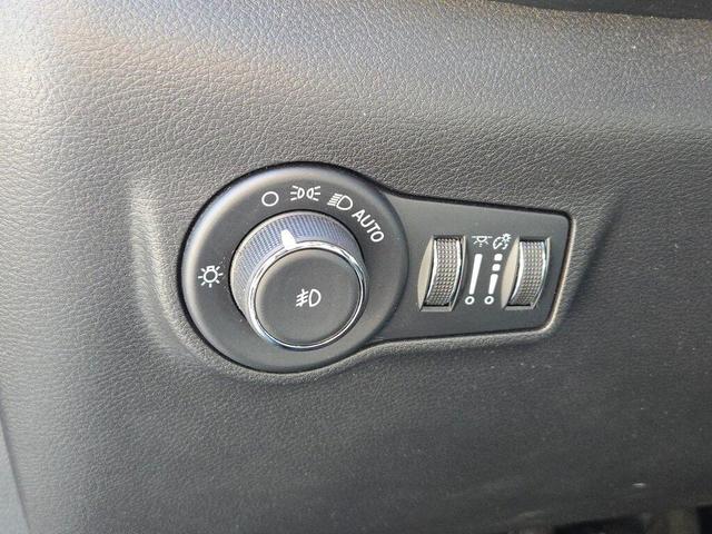 Photo of 2022 Diamond Black Crystal Pearlcoat Jeep Compass