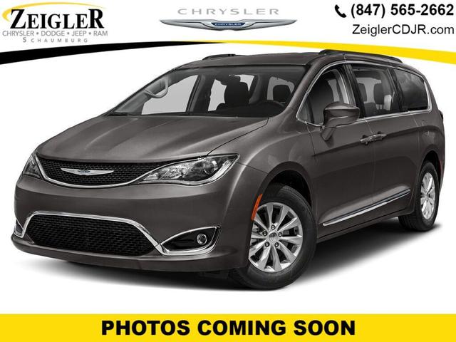 Photo of 2020 Granite Crystal Metallic Clearcoat Chrysler Pacifica