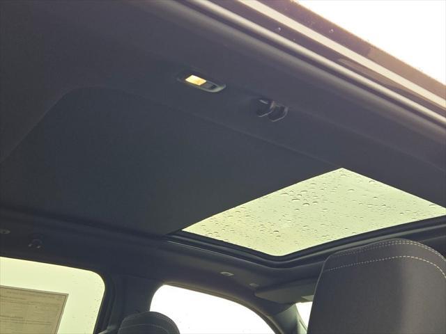 Photo of 2025 Granite Crystal Metallic Clearcoat RAM 1500