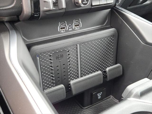 Photo of 2025 Granite Crystal Metallic Clearcoat RAM 1500