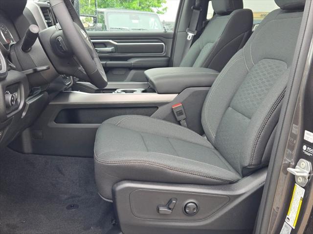Photo of 2025 Granite Crystal Metallic Clearcoat RAM 1500