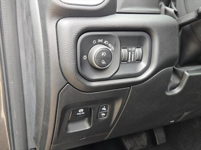 Photo of 2025 Granite Crystal Metallic Clearcoat RAM 1500