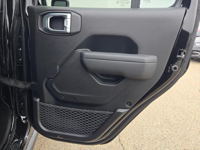 Photo of 2025 Black Clearcoat Jeep Gladiator