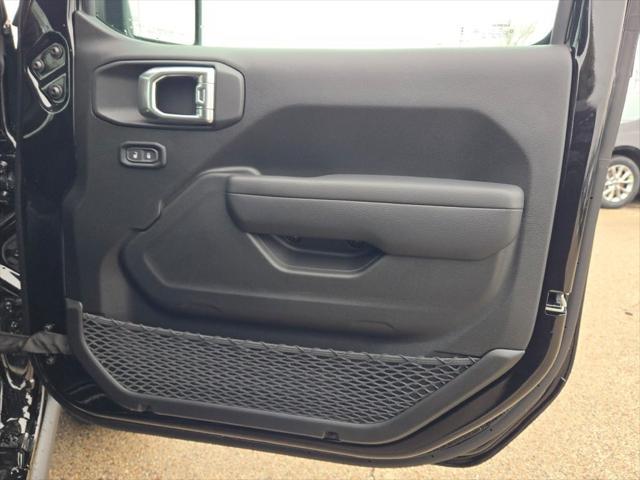 Photo of 2025 Black Clearcoat Jeep Gladiator