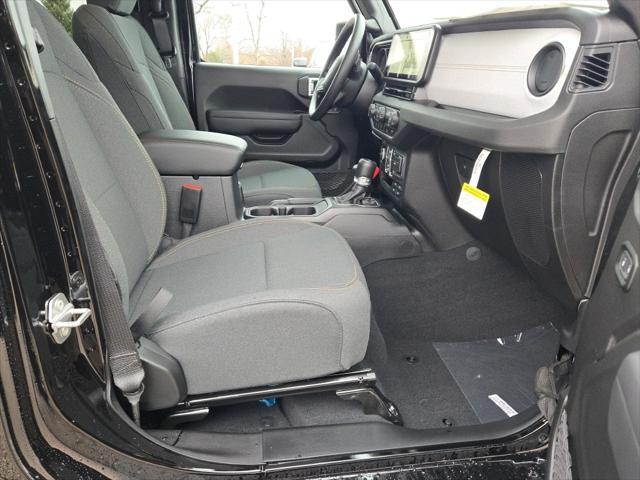 Photo of 2025 Black Clearcoat Jeep Gladiator