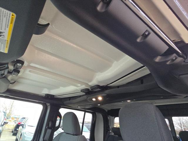 Photo of 2025 Black Clearcoat Jeep Gladiator