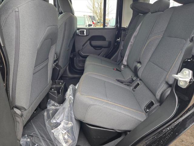 Photo of 2025 Black Clearcoat Jeep Gladiator