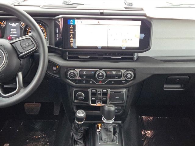 Photo of 2025 Black Clearcoat Jeep Gladiator