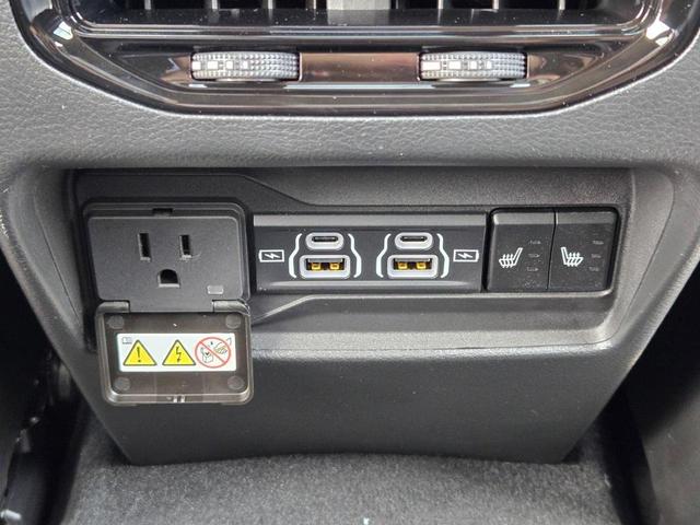 Photo of 2025 Bright White Clearcoat Jeep Grand Cherokee