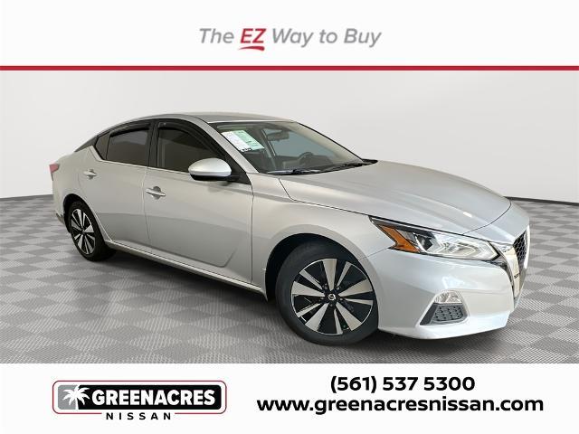 Photo of 2023 Cloud White Nissan Sentra