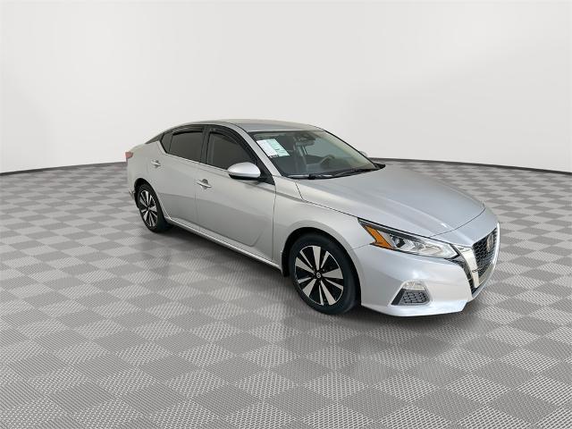 Photo of 2023 Cloud White Nissan Sentra