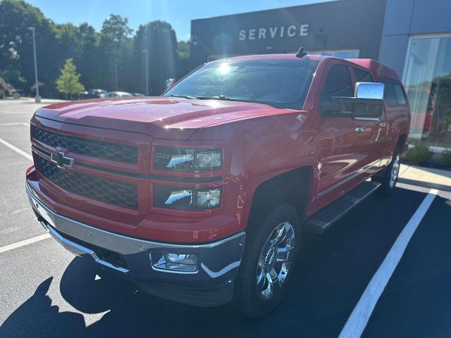 Photo of 2015 Victory Red Chevrolet Silverado 1500